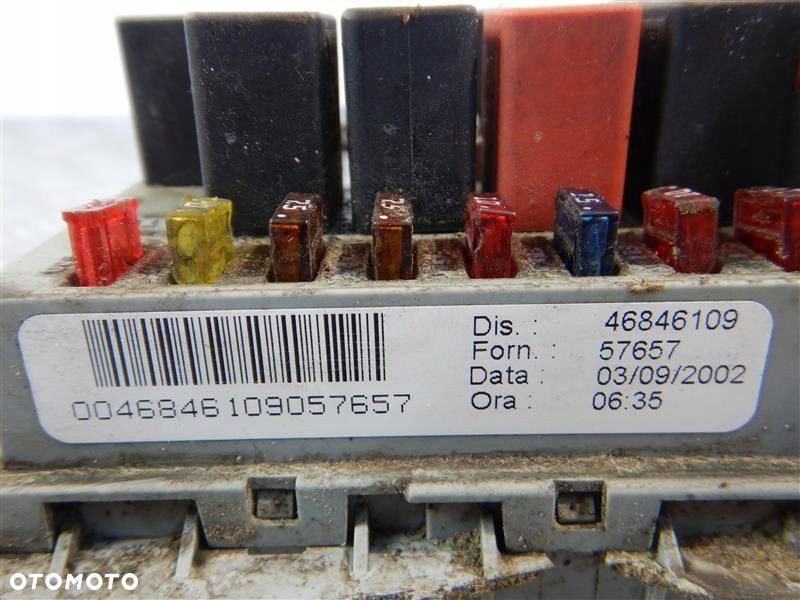 SKRZYNKA BEZPIECZNIKÓW FIAT STILO 1,9 JTD 115 KM 01-07 R 46846109 - 3