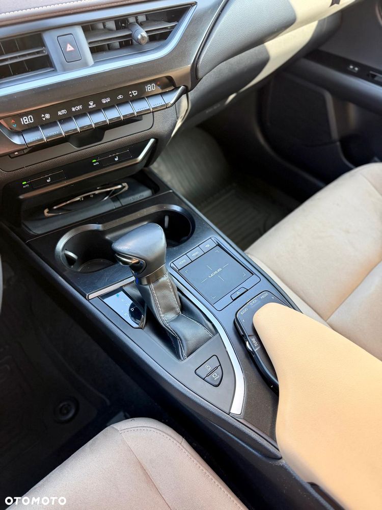 Lexus UX - 11