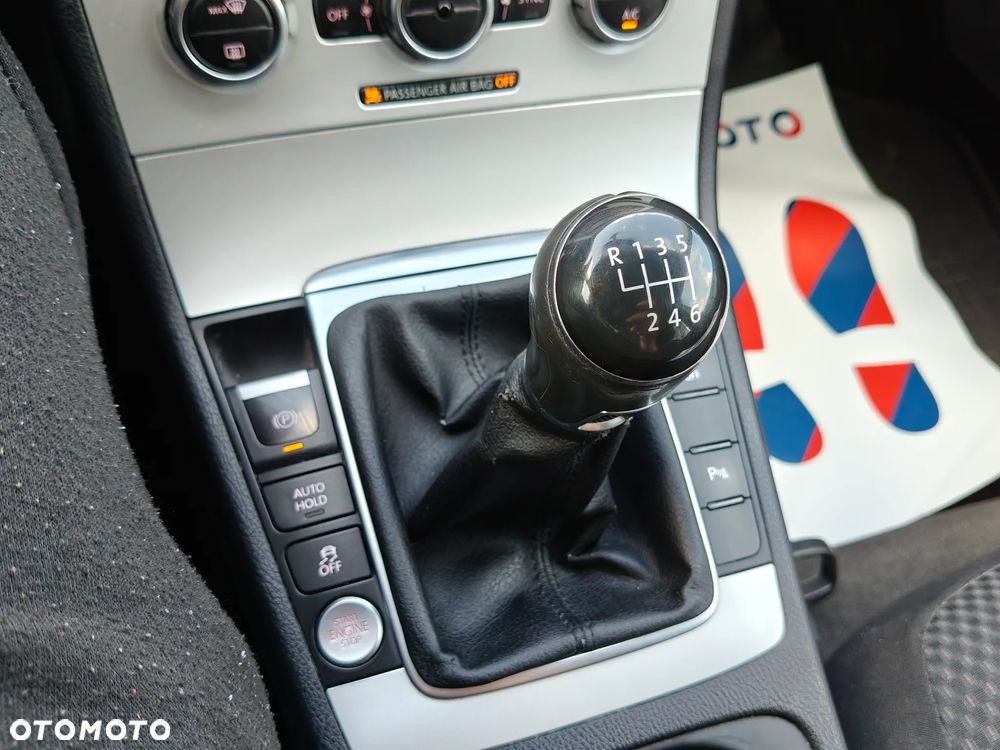 Volkswagen Passat 1.6 TDI Comfortline - 24