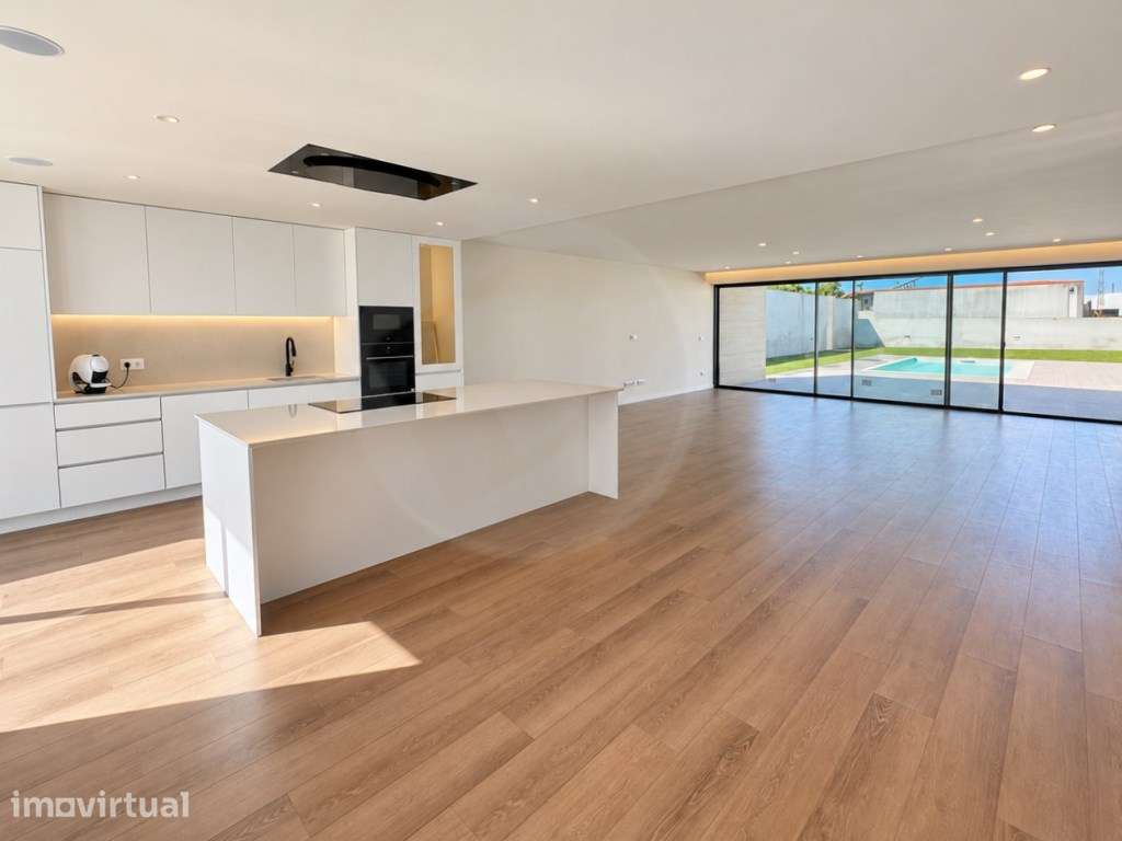 Moradia T3+1 de Luxo com Piscina - Grande imagem: 2/23
