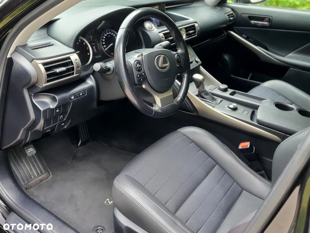 Lexus IS 200t Elite - 10