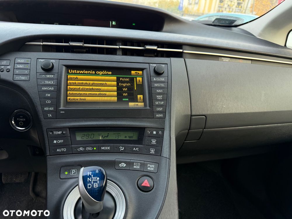 Toyota Prius (Hybrid) Executive - 17