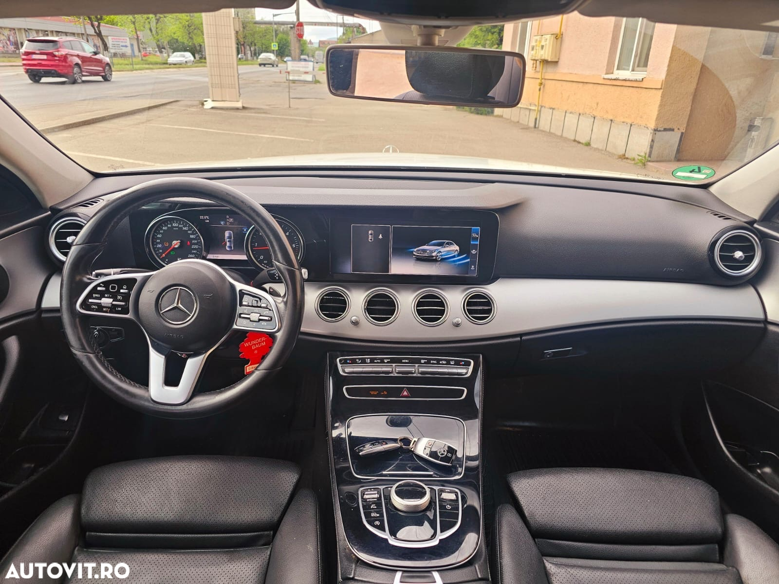 Mercedes-Benz E 220 d T 9G-TRONIC - 8