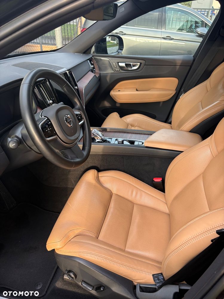 Volvo XC 60 B5 B AWD Plus Dark - 13