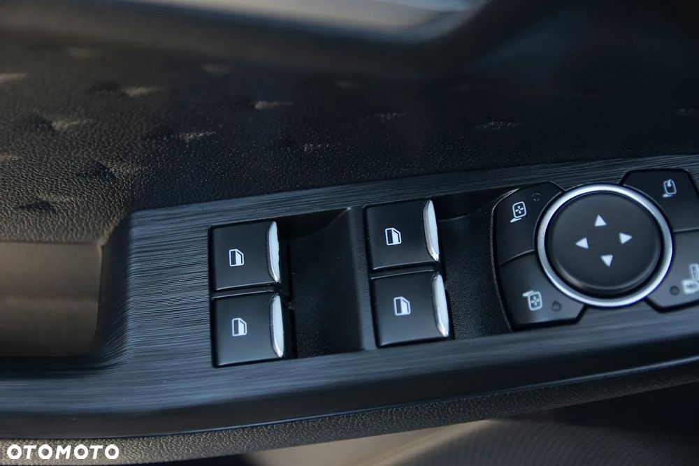 Ford Kuga 2.0 EcoBlue Hybrid TITANIUM - 28