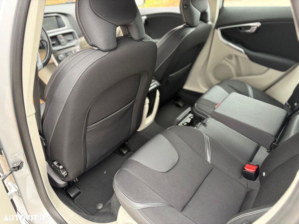 Volvo V40 D2 R Design - 5