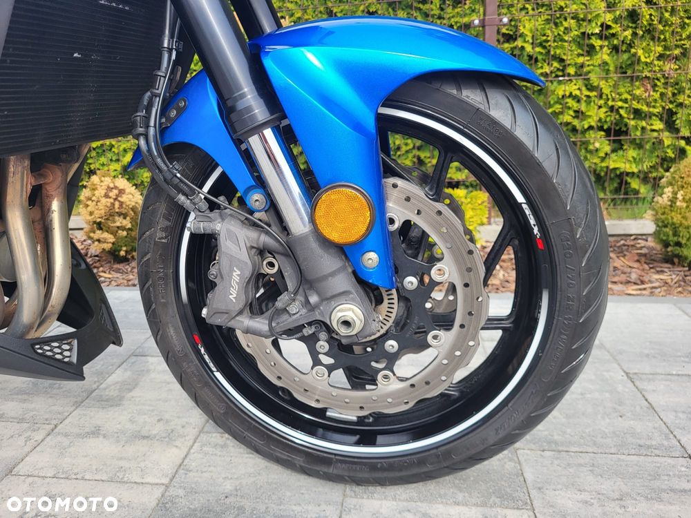 Suzuki GSX - 27