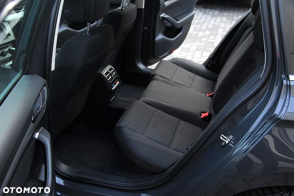 Volkswagen Passat Variant ver-variant-2-0-tdi-scr-4motion-dsg-comfortline - 10