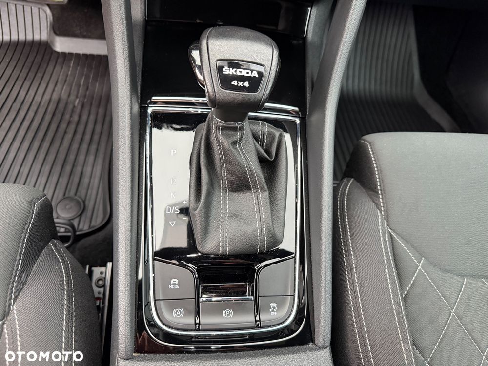 Skoda Karoq 2.0 TSI 4x4 DSG Sportline - 22