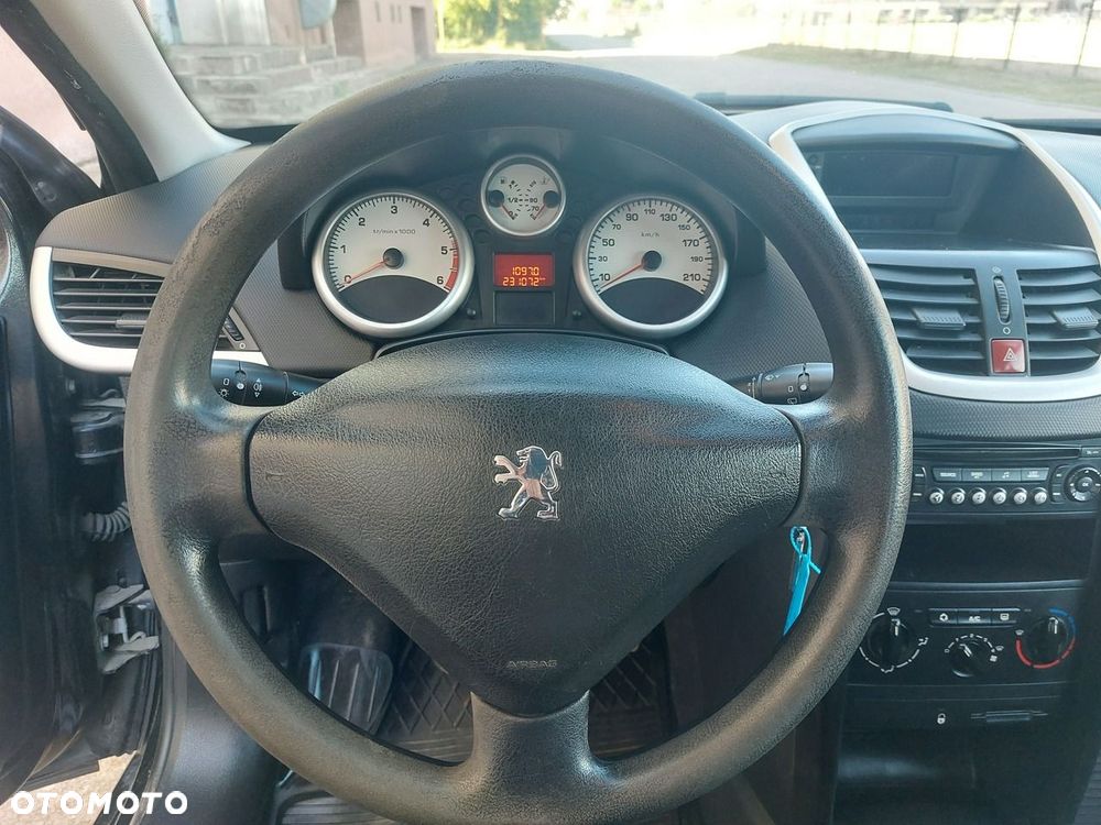 Peugeot 207 - 15