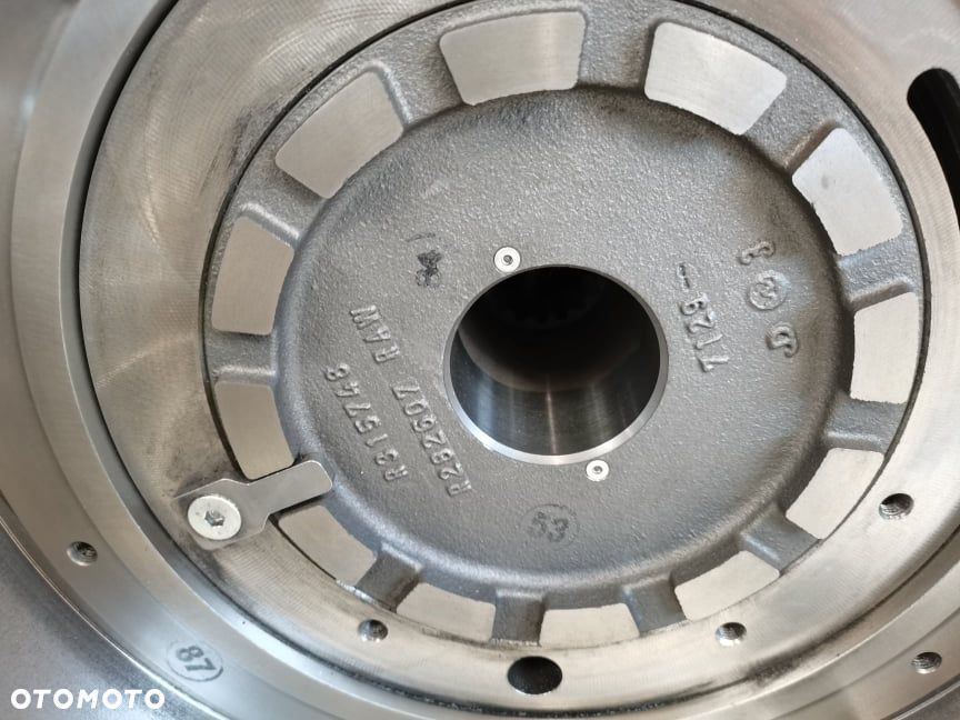 John Deere 6155 R WOM tylny R545140 - 3