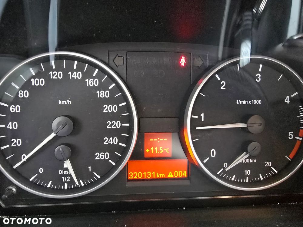 BMW Seria 3 318d - 11