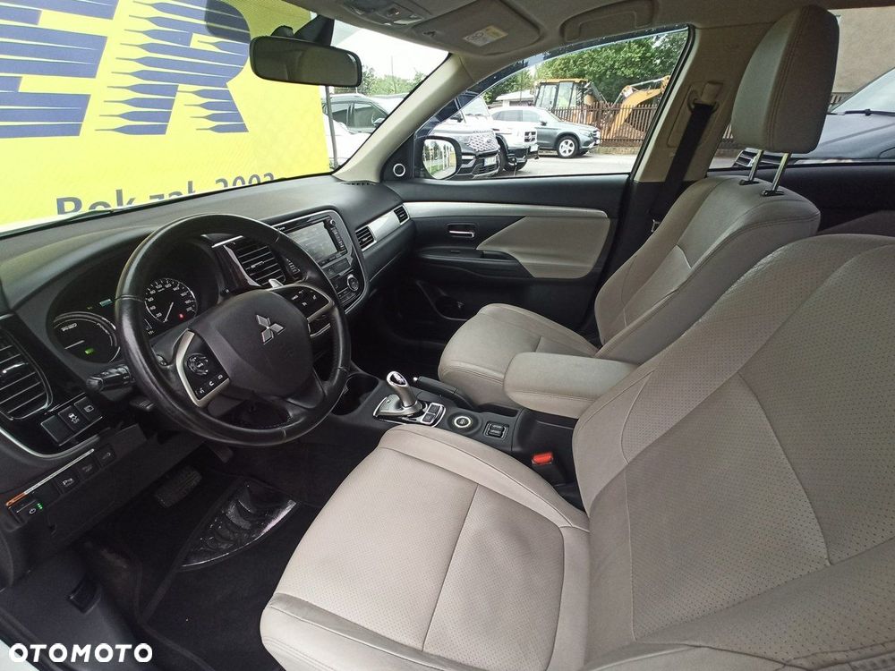Mitsubishi Outlander - 7