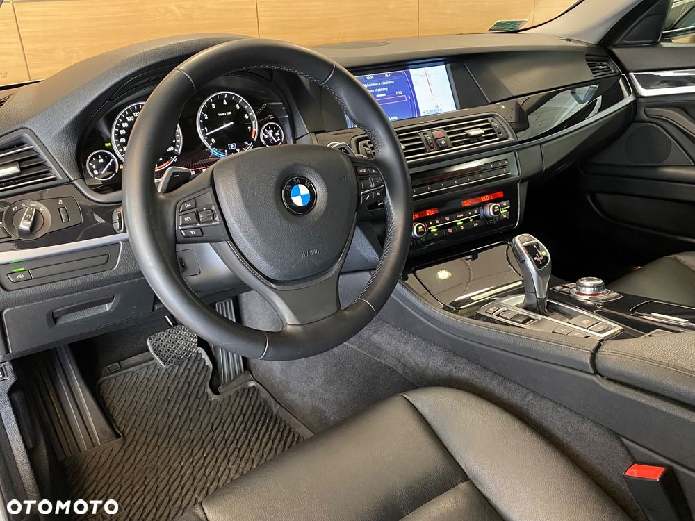 BMW Seria 5 523i Sport-Aut - 7