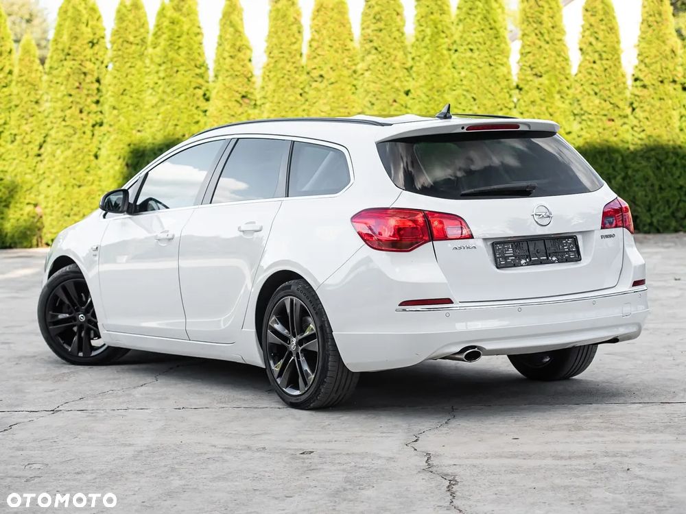 Opel Astra 1.6 T SIDI Cosmo S&S - 9