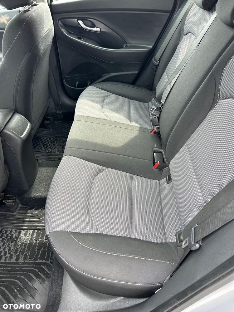 Hyundai i30 1.5 DPI Classic + - 16