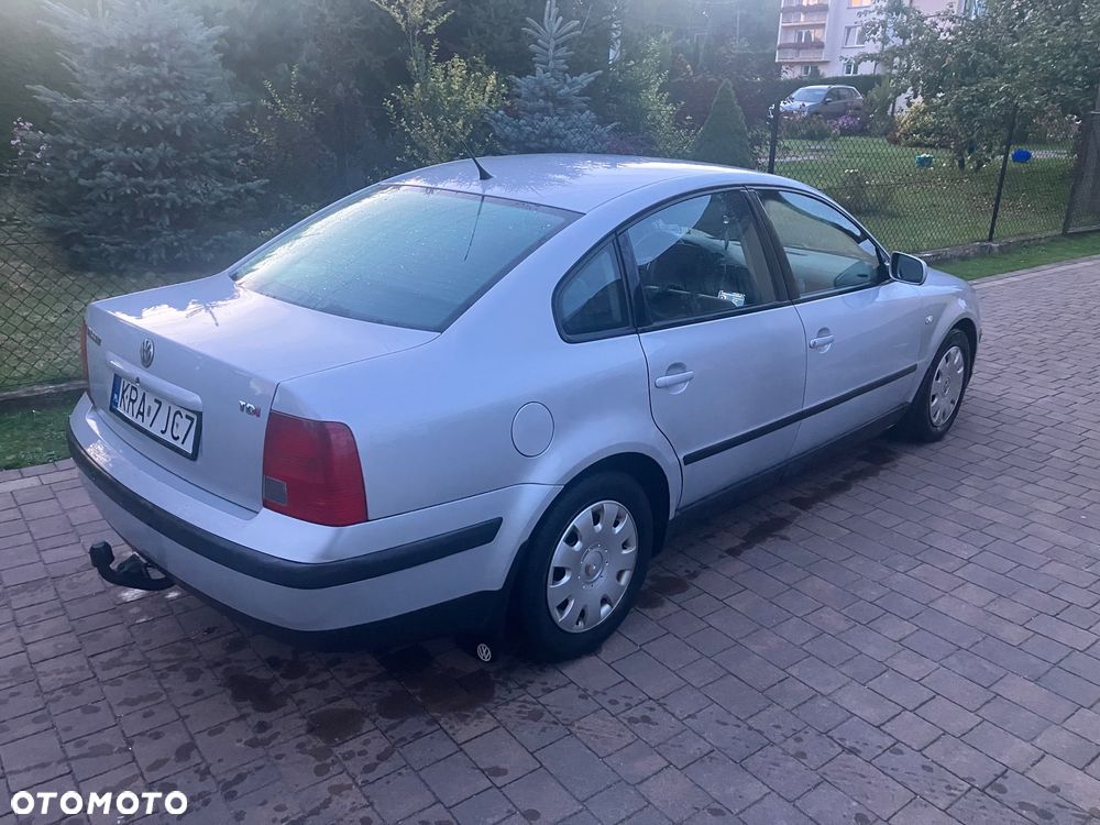 Volkswagen Passat - 4