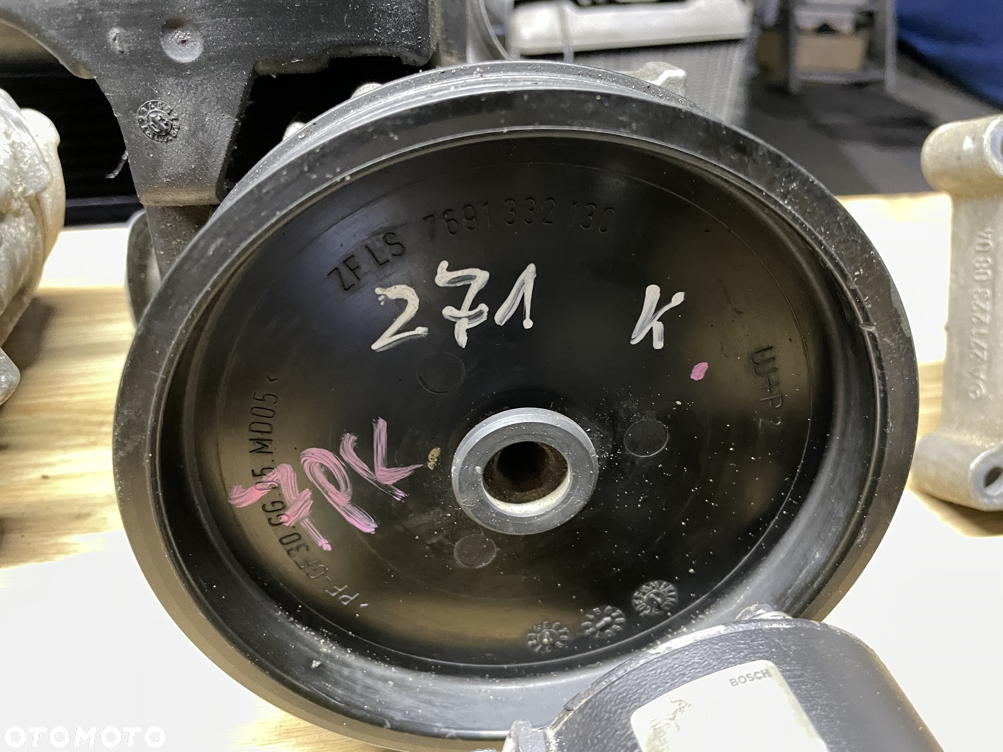 mercedes 1,8 m271 pompa  wspomagania 7pk - 2