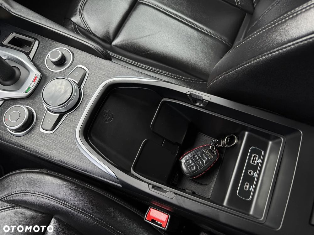 Alfa Romeo Giulia 2.0 Turbo Veloce - 40