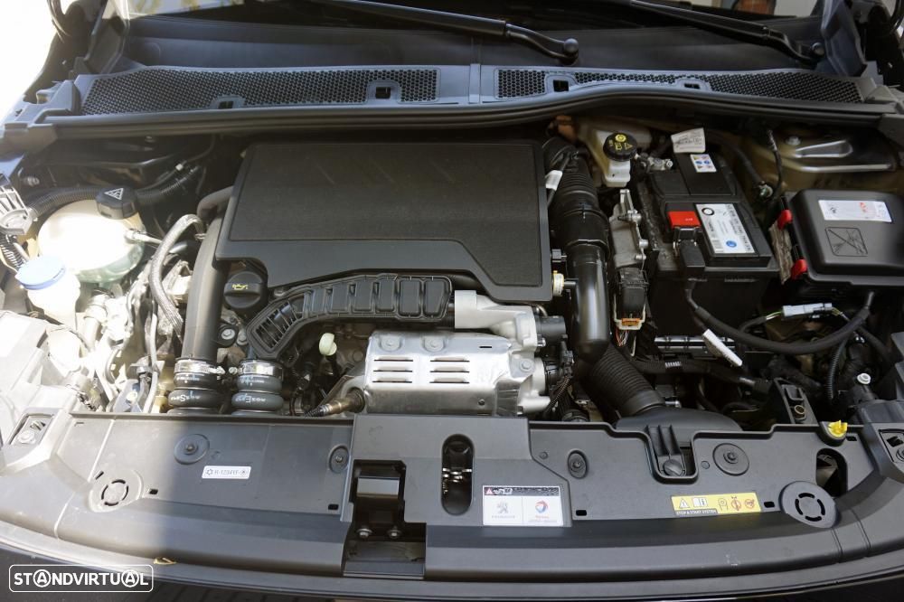 Peugeot 208 1.2 PureTech Allure EAT8 - 32
