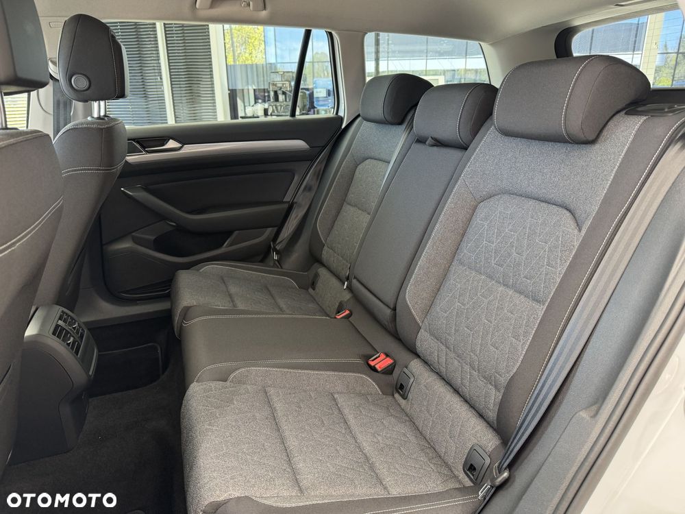 Volkswagen Passat - 13