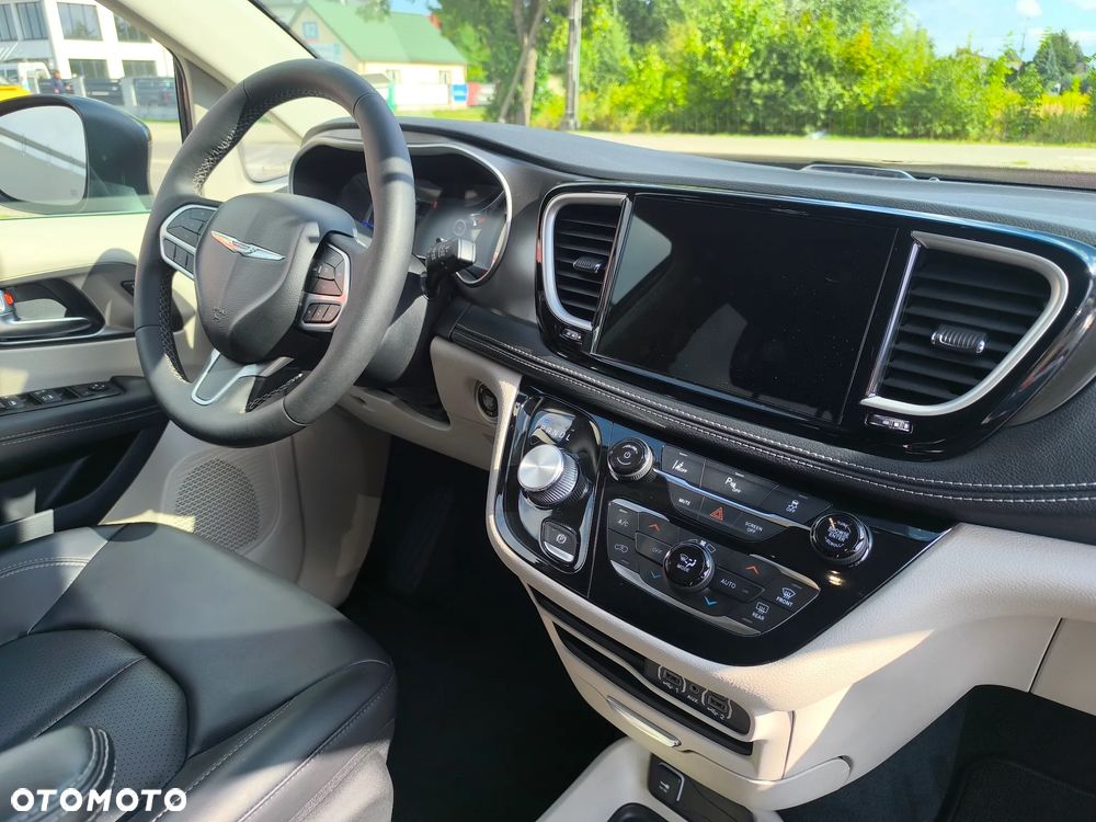 Chrysler Pacifica - 22