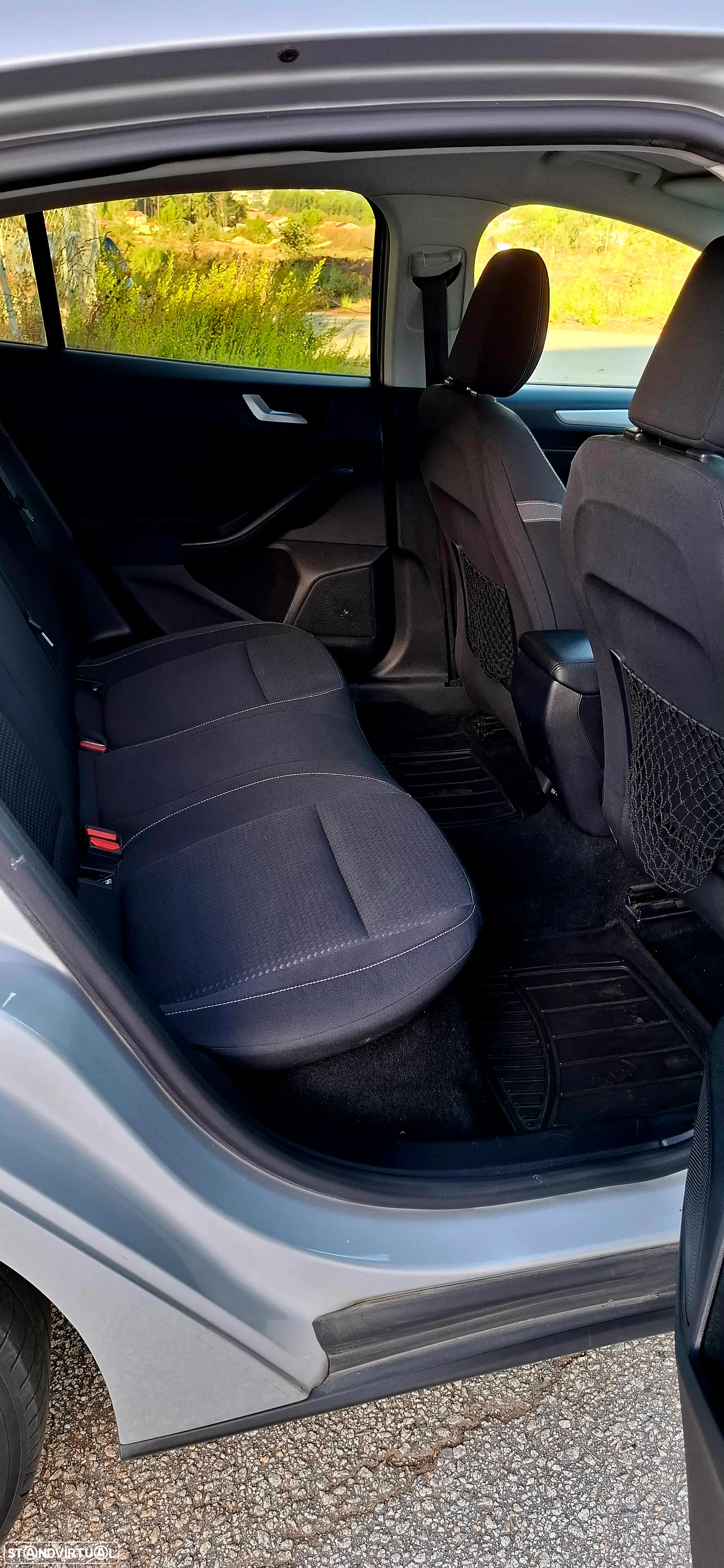 Ford Focus 1.5 TDCi EcoBlue Connected - 13