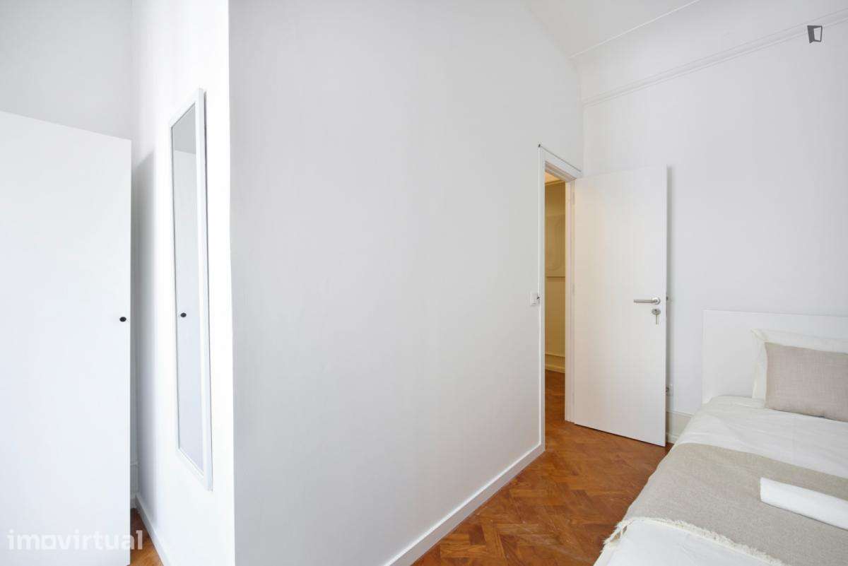 Quarto - localizado em Marquês de Pombal Lisbon - Grande imagem: 3/23