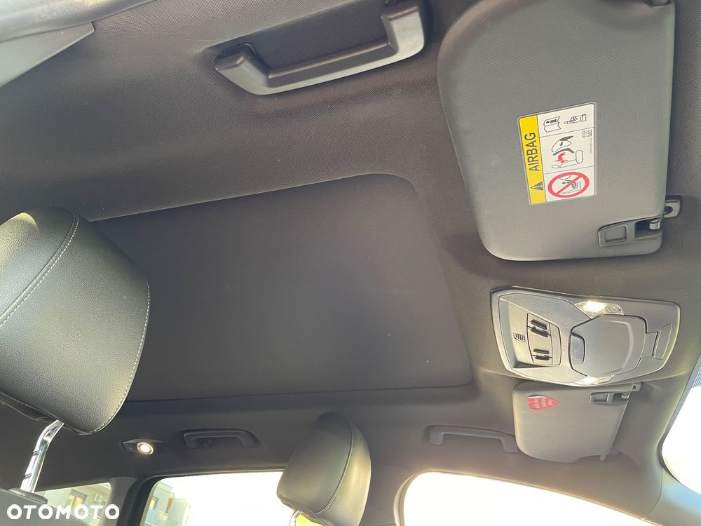 Ford Kuga 1.5 EcoBoost 2x4 ST-Line - 24