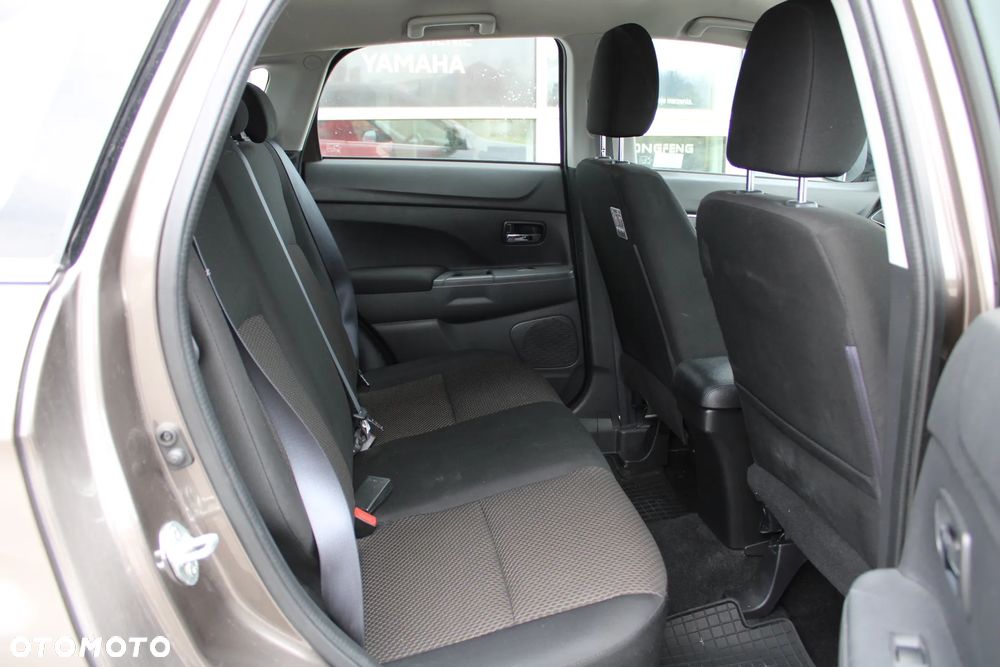 Mitsubishi ASX 1.6 Inform - 13