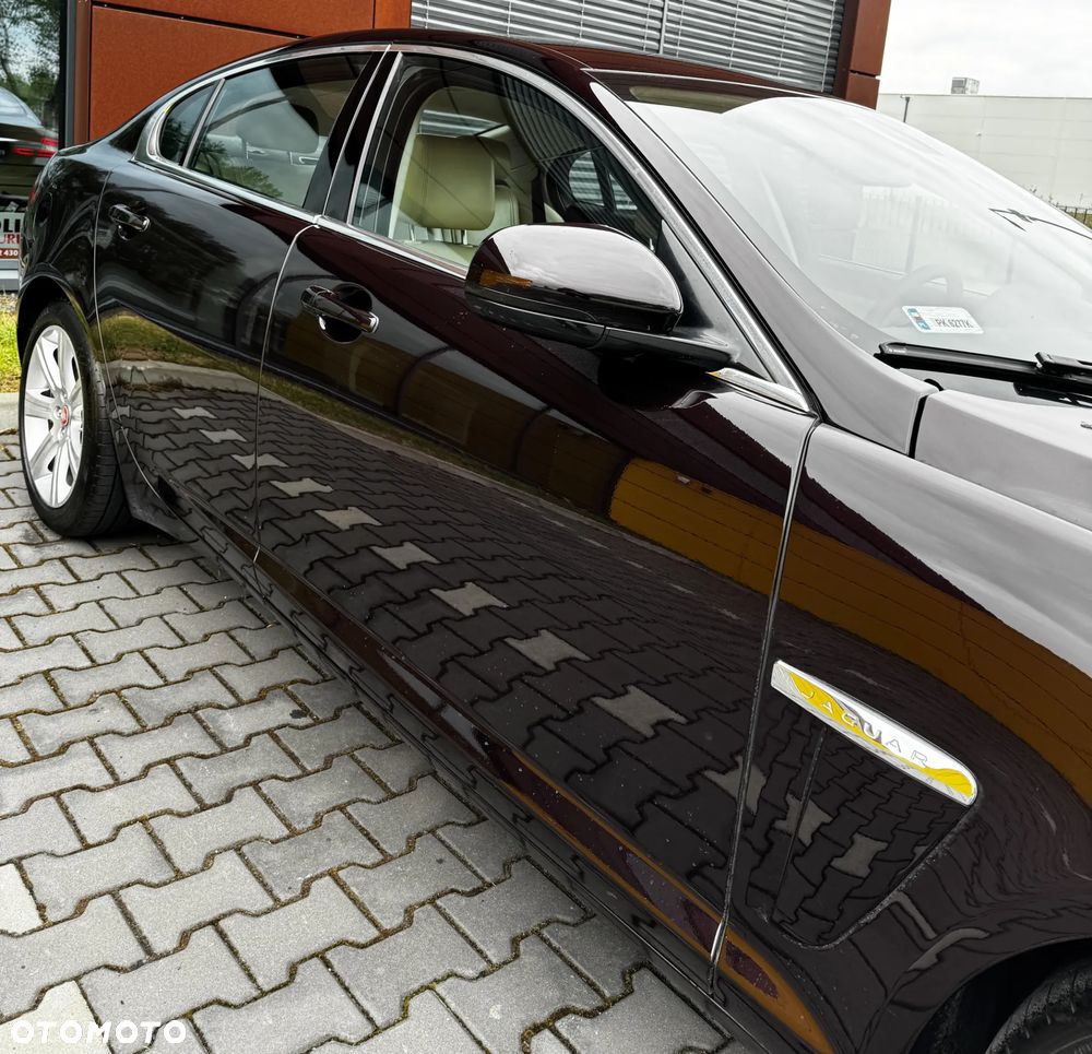 Jaguar XF 2.2 D Premium Luxury - 22
