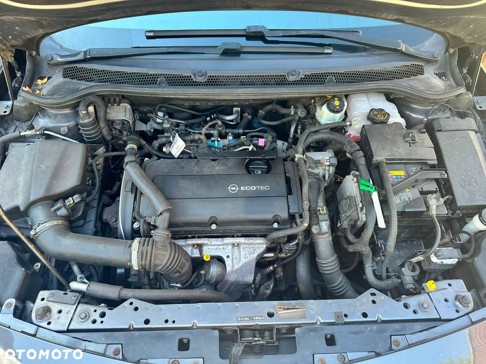 Opel Astra 1.6 Turbo - 2