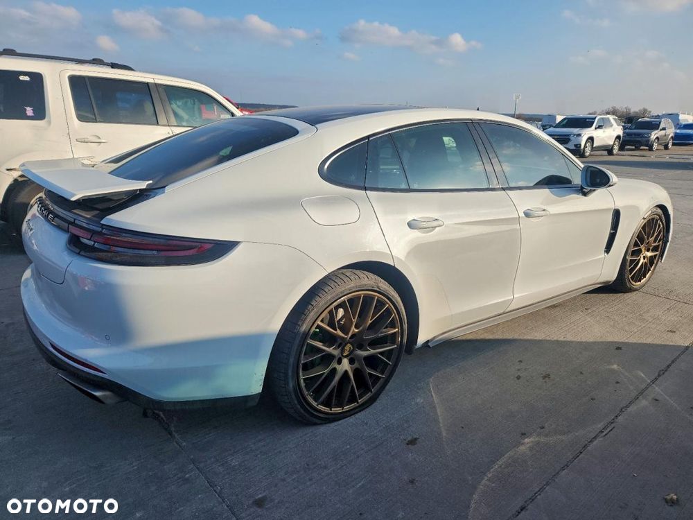 Porsche Panamera 4 - 4
