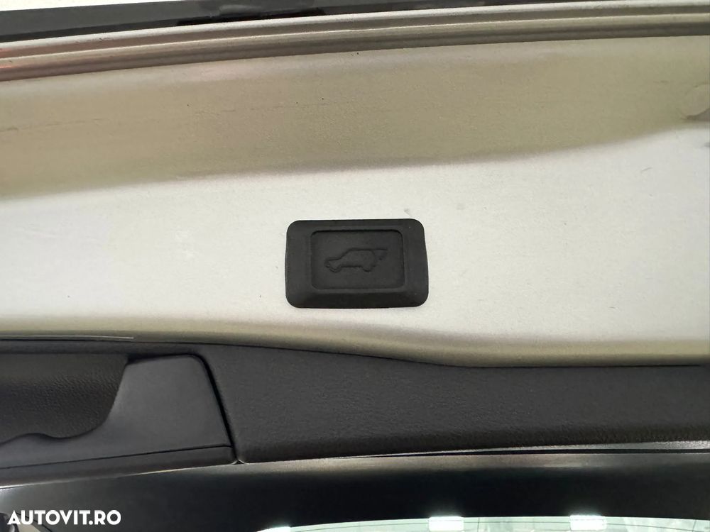 Toyota RAV4 2.5 4x4 Hybrid Lounge - 13