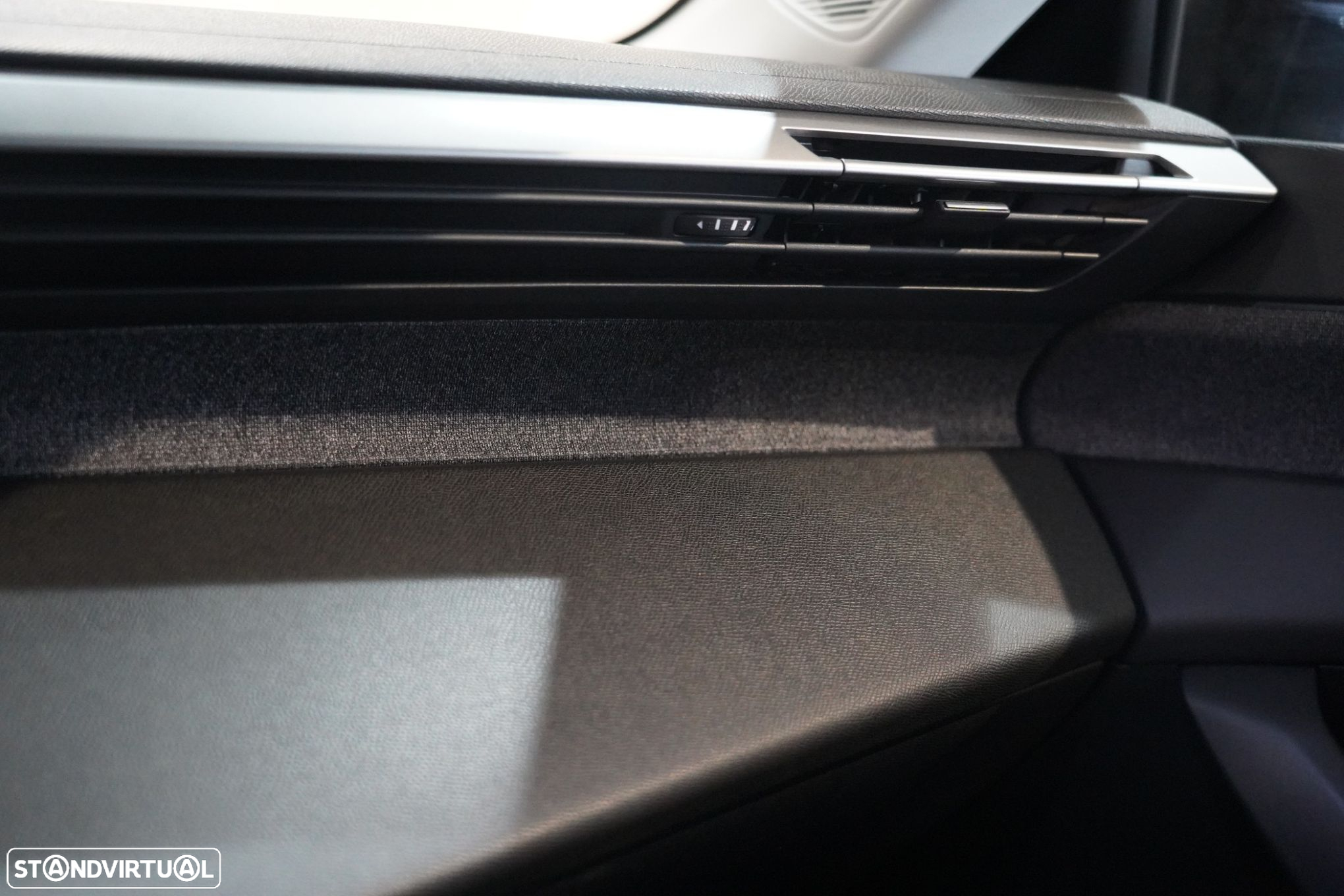 Peugeot 408 1.2 PureTech Allure EAT8 - 28