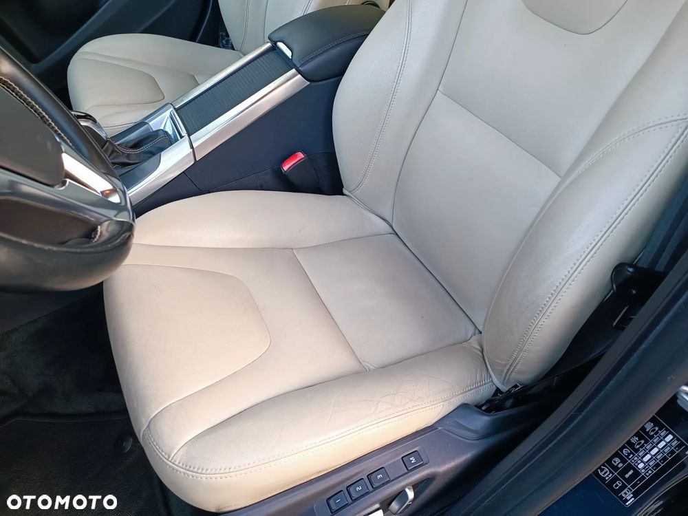 Volvo V60 D6 AWD Plug-in Hybrid Summum - 28