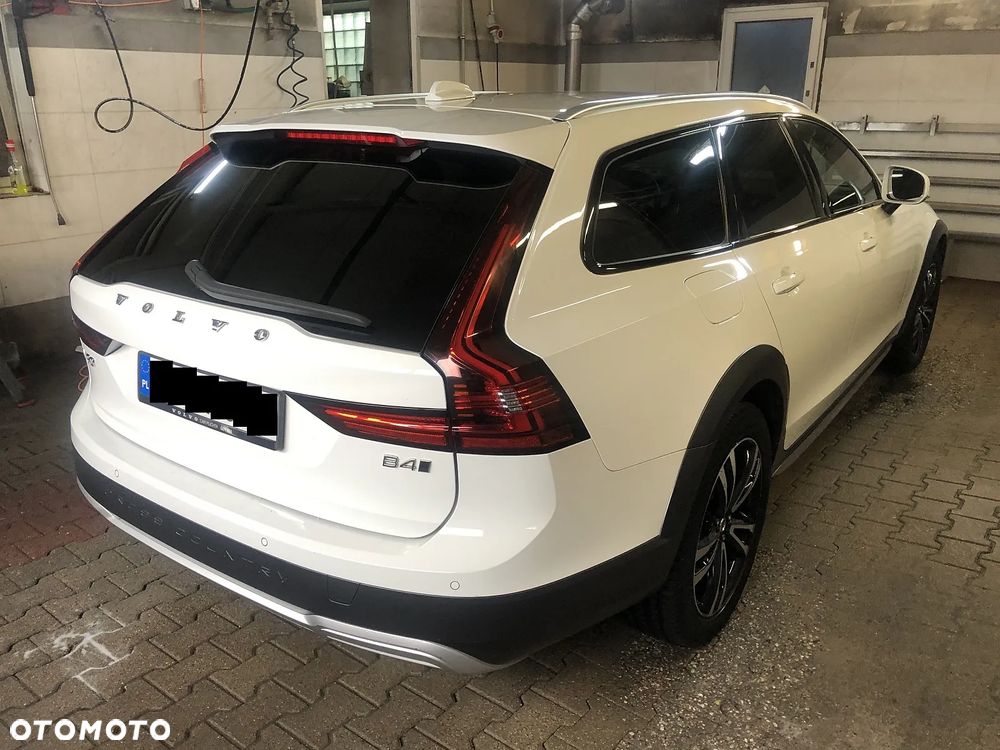 Volvo V90 Cross Country - 36