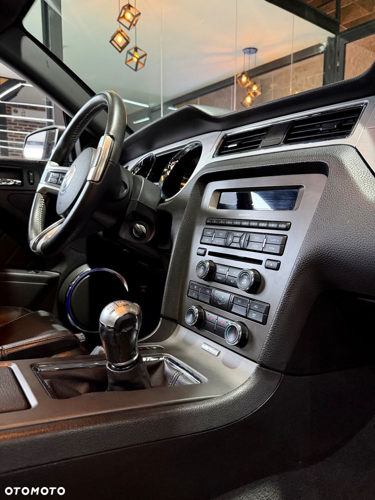 Ford Mustang 4.6 V8 GT Premium - 36