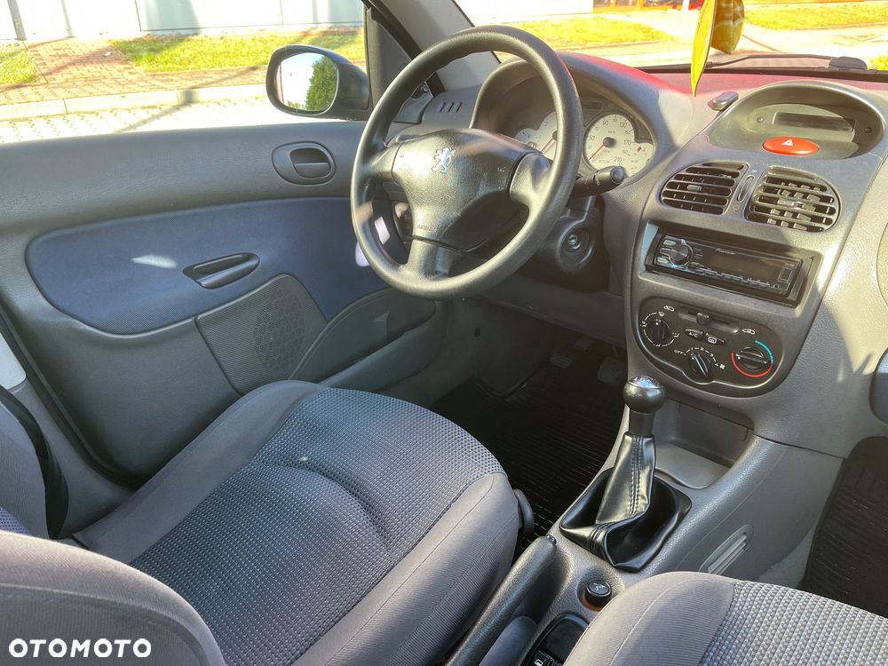 Peugeot 206 - 10
