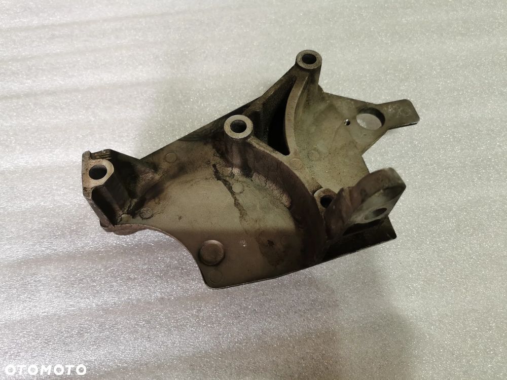 Renault Modus 1.5 dci Łapa silnika mocowanie wspornik 8200408663