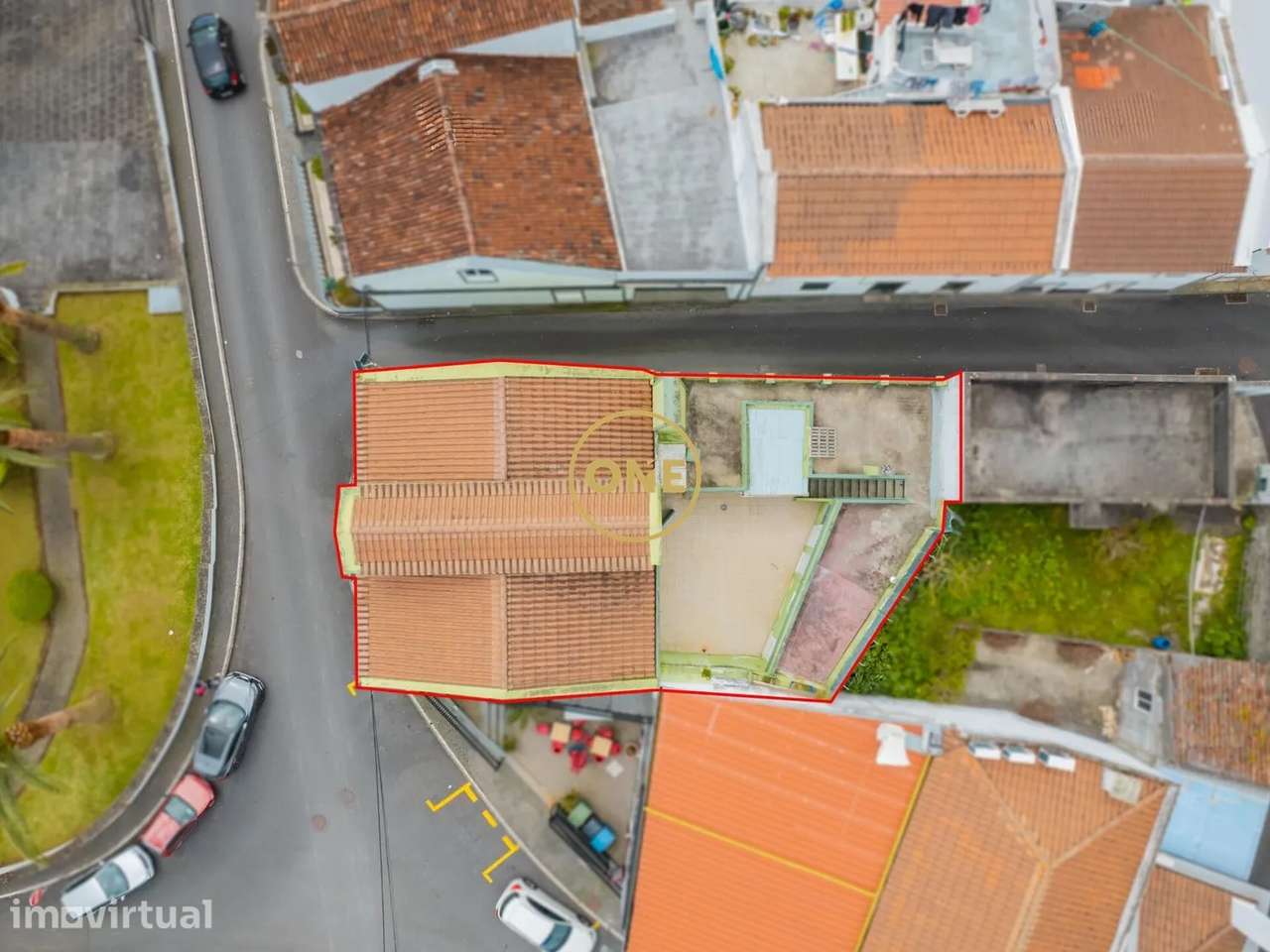 Moradia V4+ com pátio no centro de Água de Pau – Lagoa - Grande imagem: 5/48