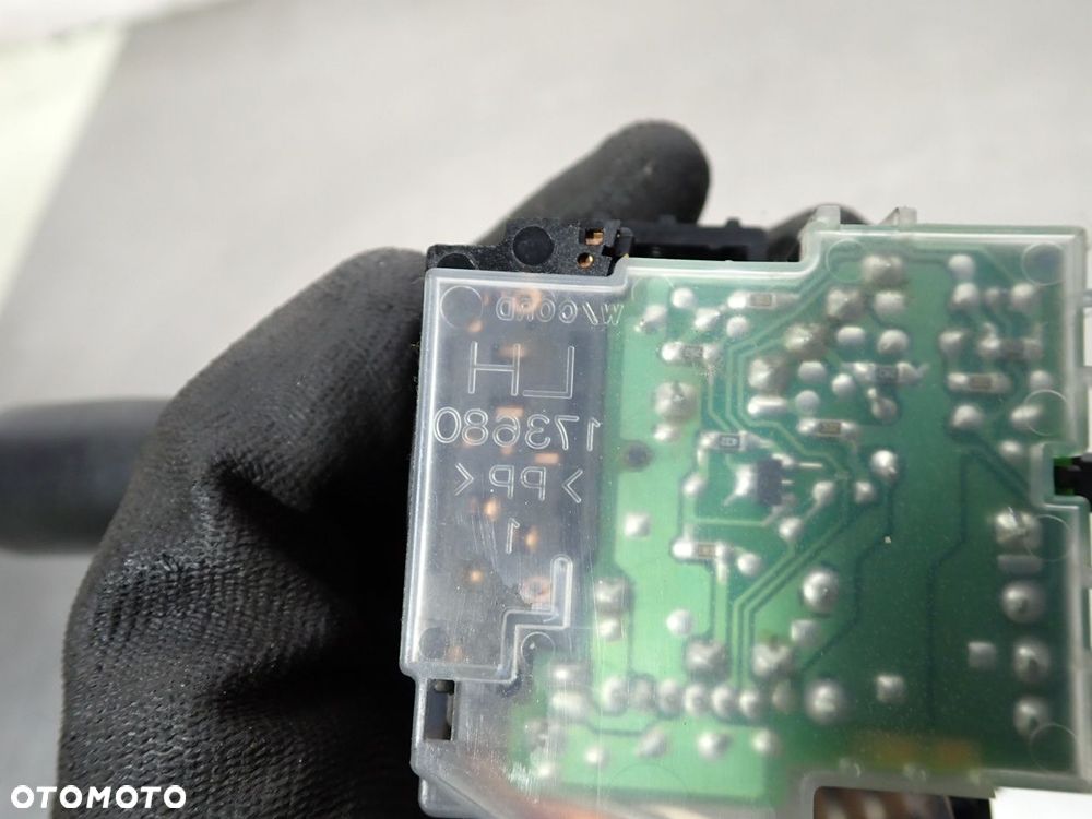 PRZEŁĄCZNIK WYCIERACZEK SUBARU JUSTY IV  173680 - 7