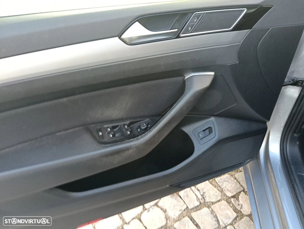 VW Passat Variant 1.6 TDI Highline - 20