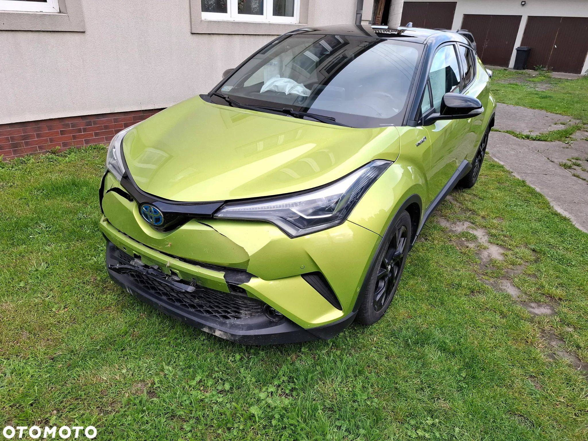 Toyota C-HR 1.8 Hybrid Neon Lime powered by JBL - 1