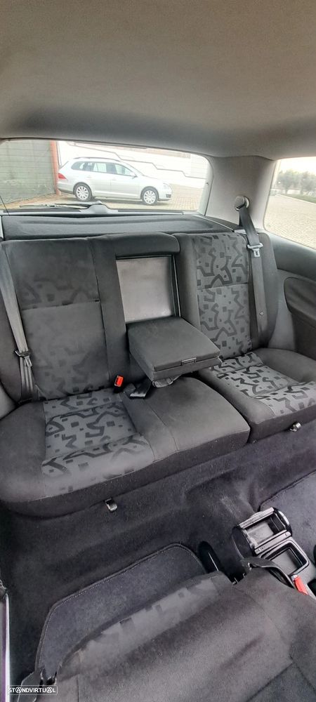 VW Golf 1.4i 25 Anos - 11