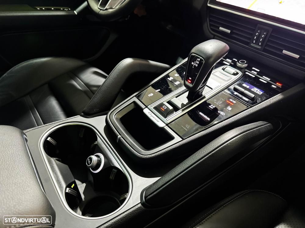 Porsche Cayenne Coupé E-Hybrid Platinum Edition - 37