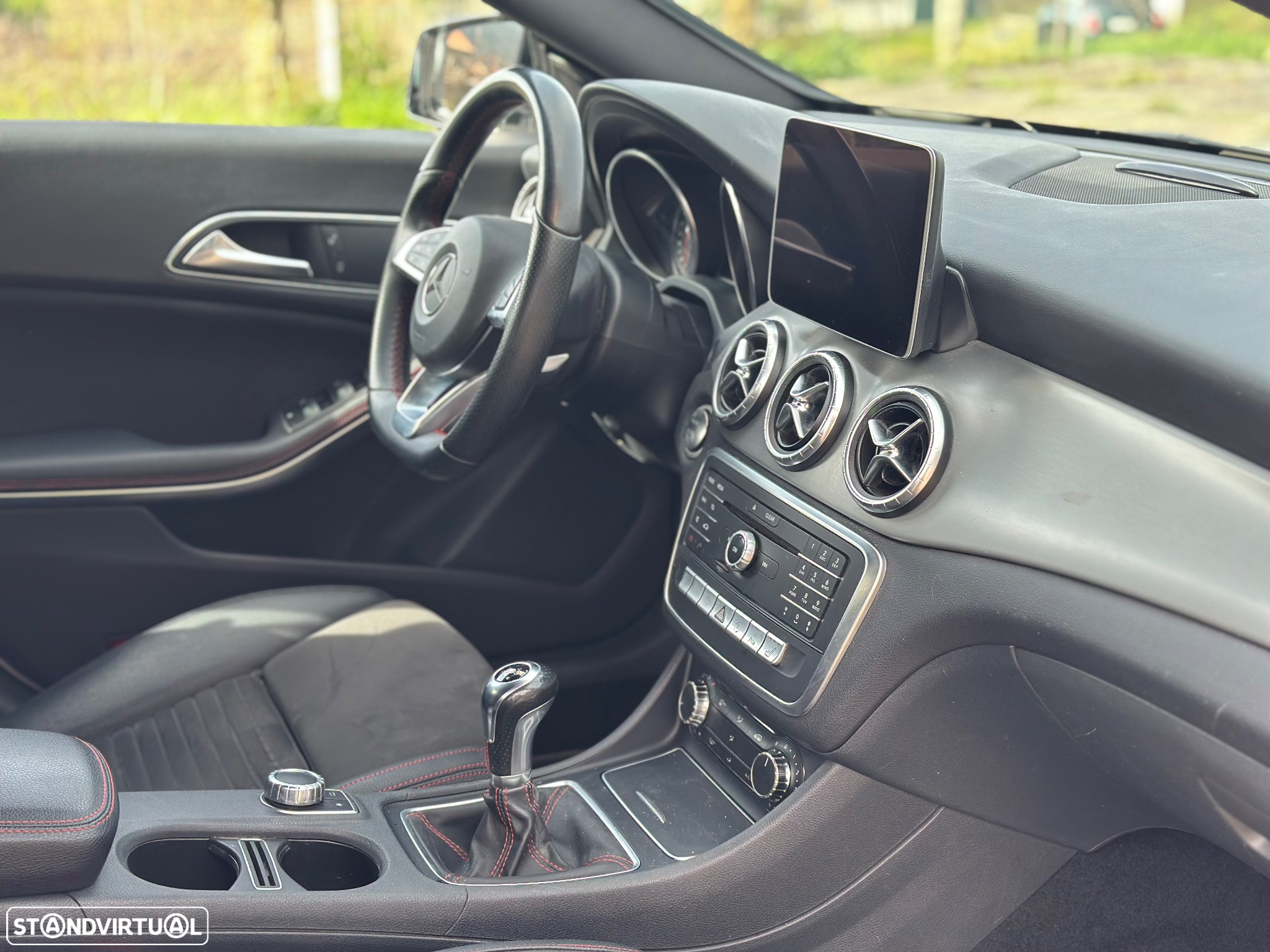 Mercedes-Benz CLA 180 d Shooting Brake AMG Line - 18