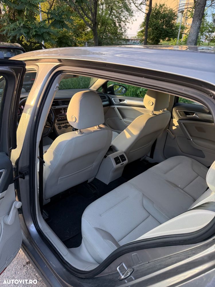 Volkswagen Golf - 8