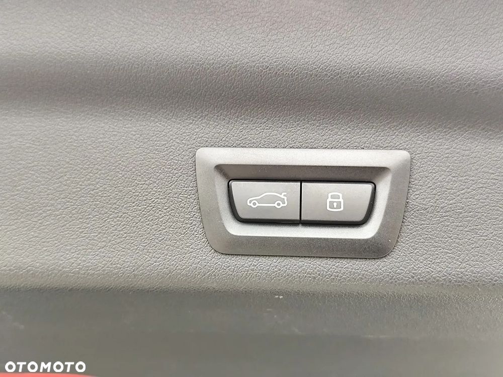 BMW iX1 xDrive30 66.5kWh M Sport - 29