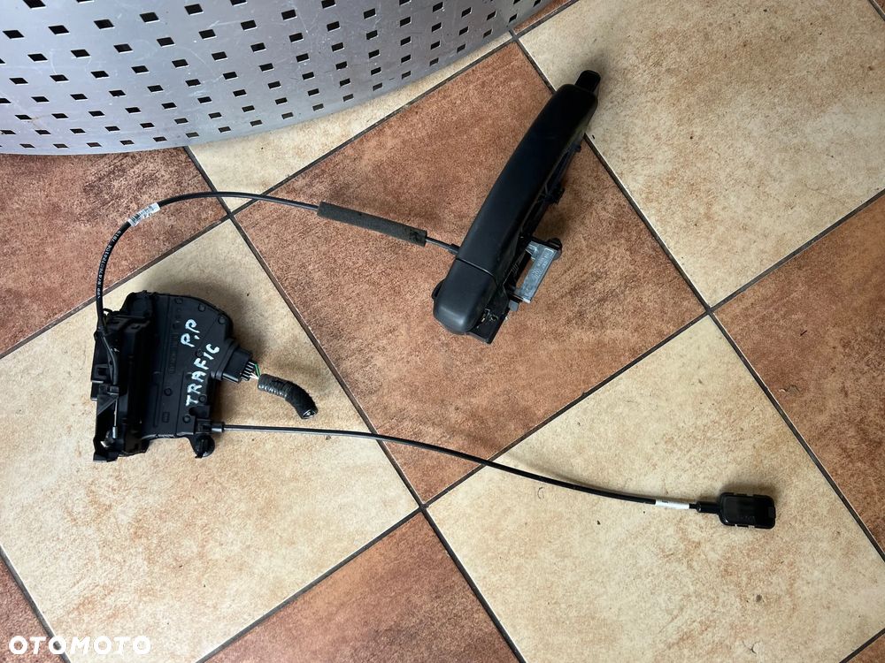 ZAMEK DRZWI PRZEDNICH PRAWYCH KLAMKA 4 PINY RENAULT TRAFIC III - 1